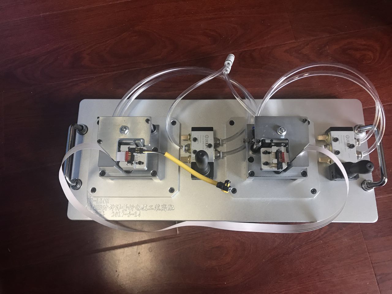 時(shí)鐘開關(guān)電纜折彎治具